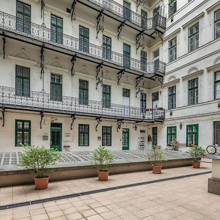 New - Central And Modern Studio Budapest Esterno foto